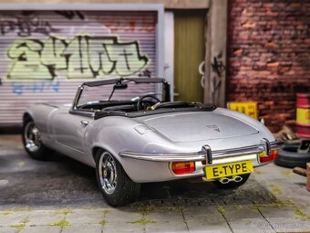 Jaguar E- Type 1:18 Autoart - 12