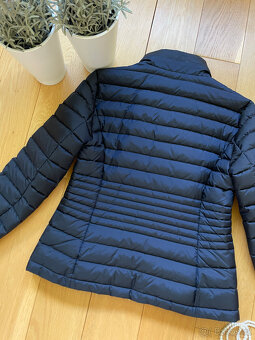 Tmavě modrá péřová lehká prošívaná bunda Gant, vel. L - 12