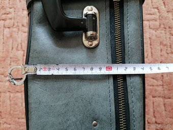 Retro koženkový kufr šedý - 12