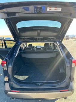 RAV4 Hybrid SELECTION 4x4 56000 km - 12