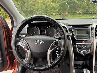 Prodám Hyundai i30 combi 1.6 - 88kw DOHC Benzin KM 71000 - 12