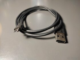 Různé typy kabelů USB A, USB C, DP, HDMI, VGA, DVI atd.. - 12