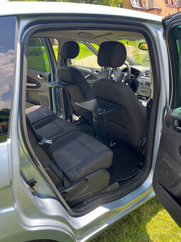 Ford S-Max - 12