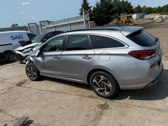 Hyundai i30 combi 1.5i 2024 STYLE motor start 7TKM - 12