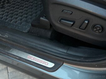 Kia Sorento - 12