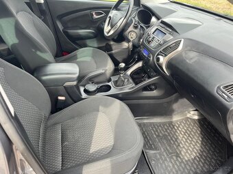 HYUNDAI IX35 1,6GDI 99KW TRIKOLOR 2. MAJITEL BENZÍN - 12