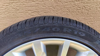 Sada alu kolaTrinity na Škoda Superb 3 letní pneu 235/40 R19 - 12