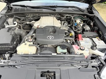 TOYOTA HILUX 2.4 D4D WEBASTO 1.Majitel DPH - 12