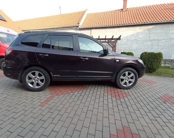 Prodám auto značky Hyundai Santa Fe. - 12