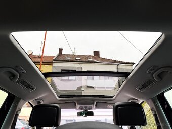 VOLKSWAGEN SHARAN 2.0TDI DSG,7-MÍST,KŮŽE,XENONY,TAŽNÉ,KAMERA - 12