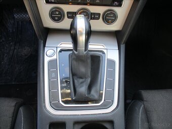 VW PASSAT 2,0TDI 110KW HIGHLINE DSG GPS 2017 - 12