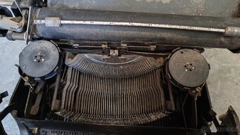 Psací stroj 500,- - 12