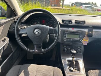 Volkswagen Passat 1.6i - 12