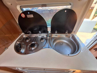 Karavan Hobby 560 excelent, palandy - 12
