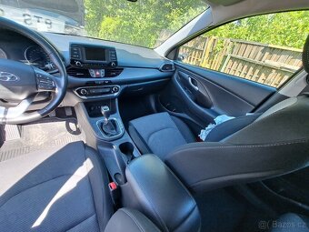 Hyundai i30 1.6 crdi  r.v 2018 havarovane pojizdne - 12