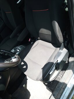 Prodám nepojízdný Ford Galaxy 2.0 TDCi 96 kW 7 míst - 12
