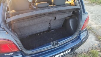 Toyota Yaris 2004 - 12