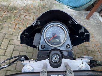 Suzuki SV650N - 12