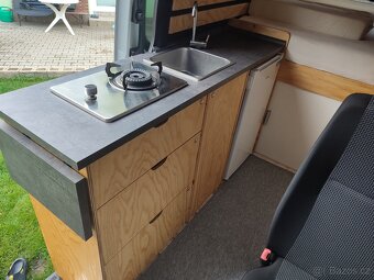 Prodám obytnou dodávku Sprinter - 12