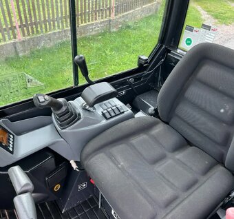 Minibagr Yanmar SV16 - 12