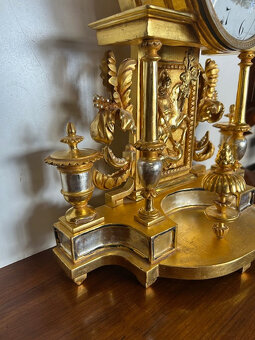 Klasicizní hodiny. - 12