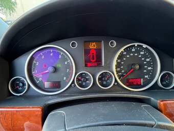 Volkswagen Touareg 4,2l, V8, benzín - 12