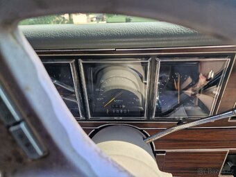 Lincoln Town Car, 1984, V8 - 12