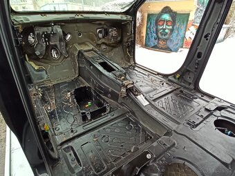 AUDI Q7 3,0TDi - r.v. 2006 - CELÁ KAROSERIE / VÝŘEZY - 12
