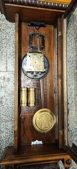 luxusní bohatě zdobené vyřezávané dvouzávažové hodiny - 12