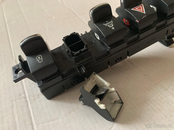 Řadící páka, spínače středové konzole Peugeot 3008 I - 12