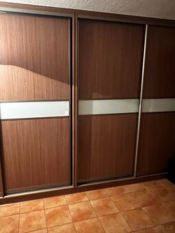 Šatní skříň - 12