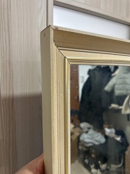Elegantní vintage zrcadlo v masivním dřevěném rámu - 12