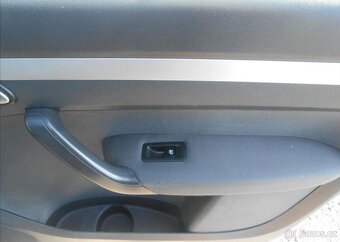 Volkswagen Touran 1,6 TDI 77 kW Historie 7 Míst nafta - 12