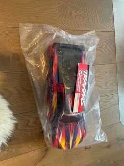 Traxxas Maxx karosérie - 12