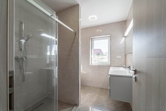 Prodej RD 261 m2, pozemek 1215 m2 v obci Tmaň - 12