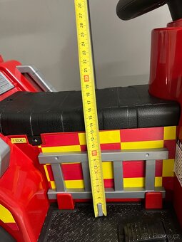 Auto s pohonem na akumulator znacky Lean Cars - 12