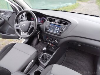 Hyundai i20 1.2 benzín, 56000km, TRIKOLOR PREMIUM PLUS - 12