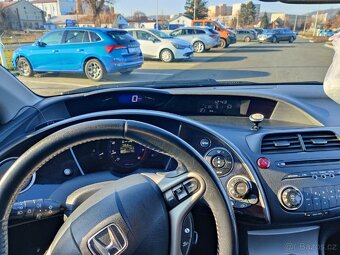 Honda Civic 1.8 benzin - 12