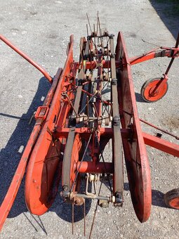 Shrnovač sena MF70 - 12