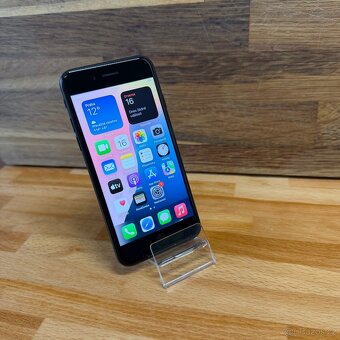 IPhone SE 2020 128GB, černý (12 měsíců záruka) - 12