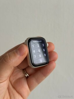 Chytré hodinky Apple Watch SE 40 mm 2. generace, rok 2022 - 12