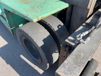 Vysokozdvižný vozík značky Mitsubishi FD70, nosnost 7 T - 12