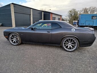 Dodge Challenger hemi - 12