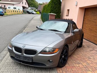 BMW Z4 2.5i (141kw) manuál, dovoz DE, červená kůže - 12