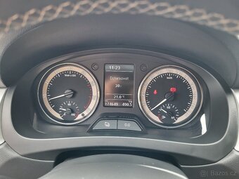 Škoda Rapid Spaceback 1,2 TSI Edition, Xenony, ALU rok 2015 - 12
