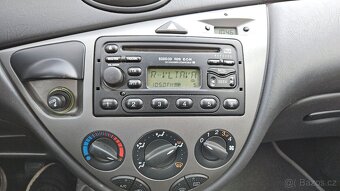 FORD FOCUS 1,6 16V COMFORT - 12