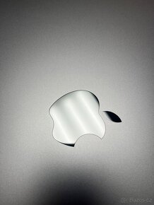 MacBook Air 13" M2 / 16GB RAM / 256GB HD / 8×CPU / Šedý - 12