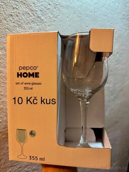 Karafy, skleničky na vodu, víno, šampaňské - 12