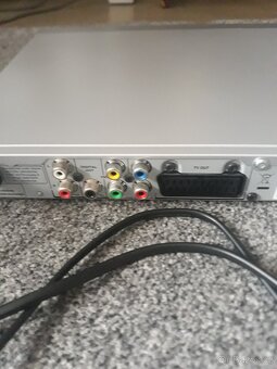 DVD  PŘEHRAVAČ  ZN.  MAGNAVOX  S  OVLADAČEM - 12