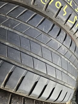 225/40R18 - 12